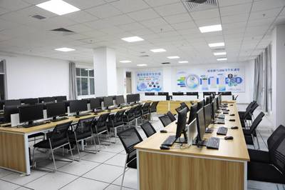 相约临科 | 信息工程系欢迎你 数字广告制作，开启创意未来